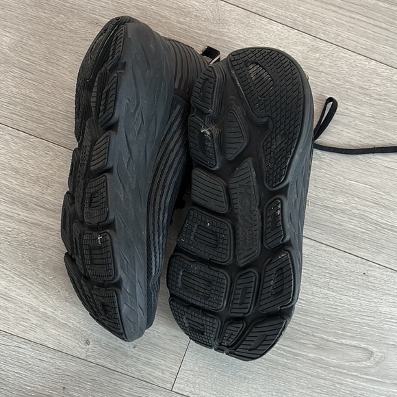 black hokas size us 8.5 - Picture 2 of 2